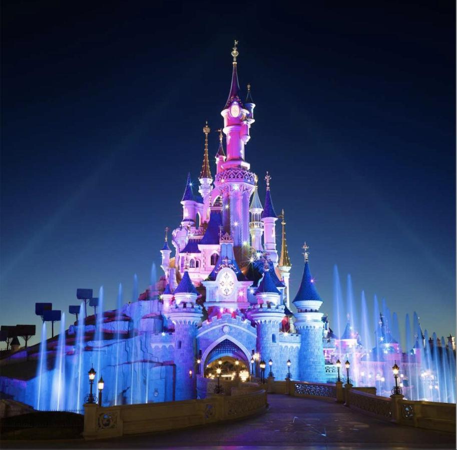 *DISNEYLAND/SERRIS*Emplacement de rêve Extérieur photo